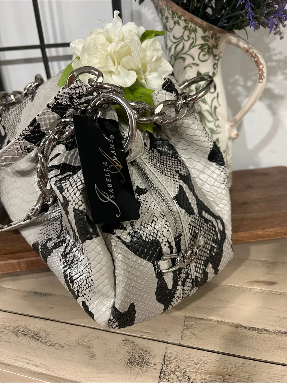 Isabella Adams Shoulder Bag in Cream and Black